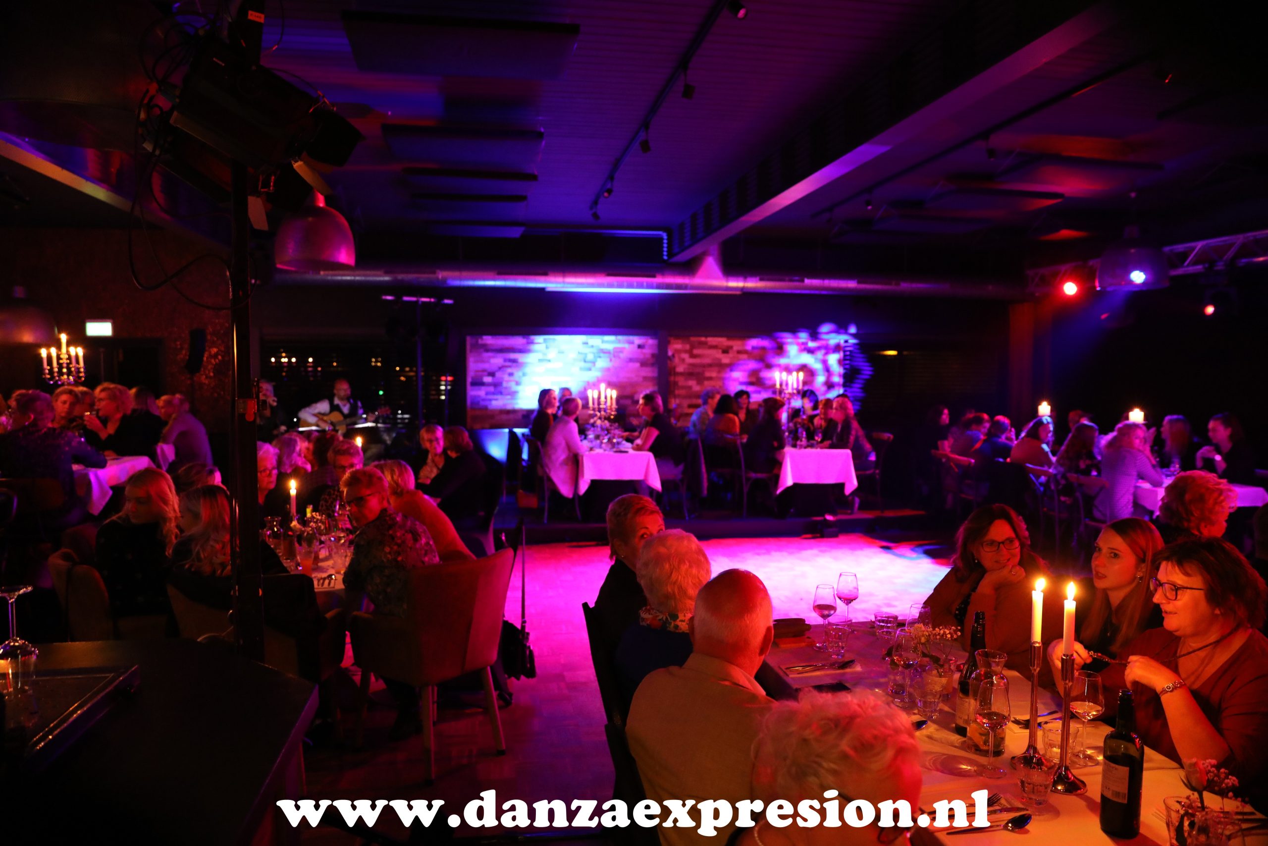 Overons000010-Expresion-show-1-scaled.jpg